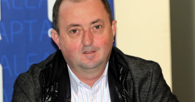 Stire din Politică-Administrație : Alegerile de la PDL - amânate. Chirilă rămâne interimar până în septembrie