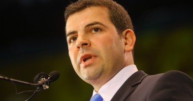 Stire din Economie : Ministrul agriculturii vrea ca unitățile care procesează altă carne decât cea înscrisă pe etichetă să fie închise definitiv