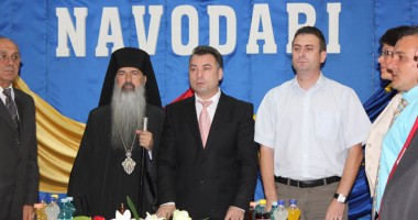 Stire din Politică-Administrație : Nicolae Matei a depus jurământul de primar: "Într-o mână voi ține darurile, iar în cealaltă biciul"