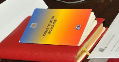 Stire din Social : Astăzi, de Ziua Constituției, președintele CCR a transmis un apel la unitate