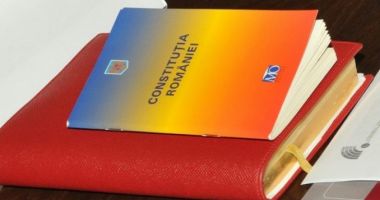 Stire din Actualitate : Se strâng semnături pentru revizuirea Constituţiei. Vezi ce se dorește