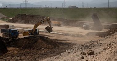 Stire din Actualitate : Peste 1.500 kilometri de şosele şi căi ferate au primit acord de mediu şi urmează să intre în construcţie