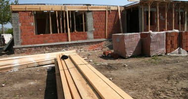 Scădere semnificativă a numărului de locuințe date în folosință în sud - estul țării