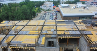 Stire din Social : Cum cresc peste noapte blocurile construite  pe spațiile verzi din zona Tăbăcărie