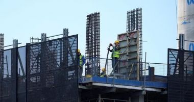 Marea Britanie relaxează regulile de viză pentru a atrage muncitori în construcţii