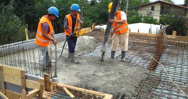 Stire din Social : Ciolacu a anunțat cu cât vor crește salariile din construcții, agricultură și industria alimentară