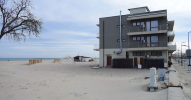 Construcțiile de pe plaja din Mamaia. Cine a vândut terenurile, cum s-au dat autorizațiile? Avem liber la investiții! - 2