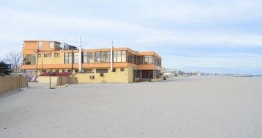 Stire din Social : Construcțiile de pe plaja din Mamaia. Cine a vândut terenurile, cum s-au dat autorizațiile? Avem liber la investiții!