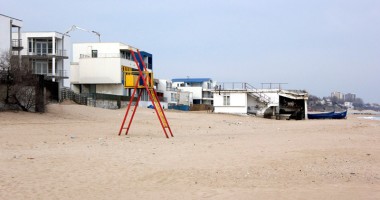 Plajele de la Marea Neagră, invadate de construcții, distruse de eroziune și pline de deșeuri - 3