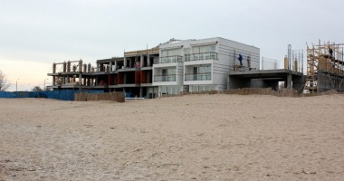 Plajele de la Marea Neagră, invadate de construcții, distruse de eroziune și pline de deșeuri - 4