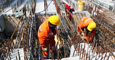 Stire din Economie : Constructorii au tot mai puțin de lucru