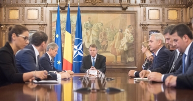 Stire din Politică-Administrație : Iohannis cheamă partidele la consultări. PSD refuză invitația președintelui