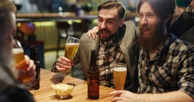 Stire din Sănătate : Bărbații ar trebui să nu consume alcool cu trei luni înainte de a concepe un copil