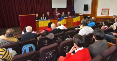 Stire din Cultură-Educație : "Containerul cu umor" - o carte ca o grenadă care așteaptă să-i tragi cuiul