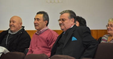 "Containerul cu umor" - o carte ca o grenadă care așteaptă să-i tragi cuiul - 3