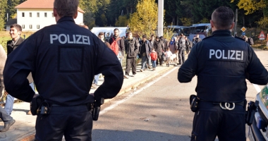Stire din Actualitate : Contaminați cu virusul extremismului. Zeci de angajați ai forțelor armate, suspectați că ar fi extremiști islamiști