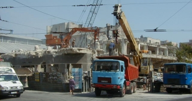 FOTO DE ARHIVĂ / DEMOLAREA HOTELULUI CONTINENTAL - 16 ani de la debutul în forță al lui Mazăre - 2