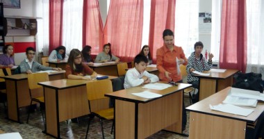 Stire din Cultură-Educație : Continuă simularea Evaluării Naționale cu matematica