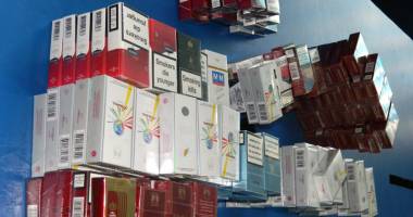 Sute de pachete cu țigări, confiscate