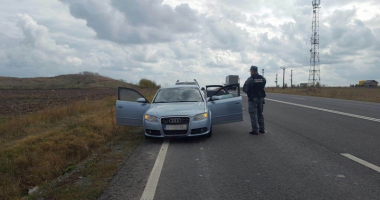 Contrabandiști  din Constanța, lăsați fără mașină și țigări - 3