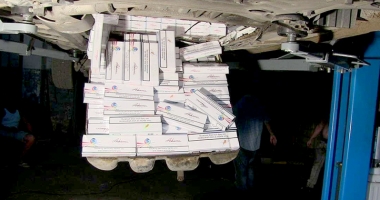Contrabandiștii din Constanța, "păgubiți" cu 10.000 de pachete cu țigări - 3