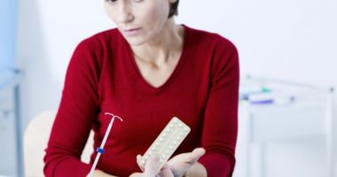 Tinerii se informează despre metodele contraceptive