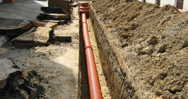 Stire din Economie : Contracte de peste 1 miliard de euro pentru extinderea rețelei de apă și canalizare