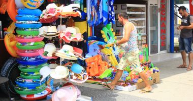 Stire din Eveniment : Razie în Satul de Vacanță, în căutare de marfă contrafăcută