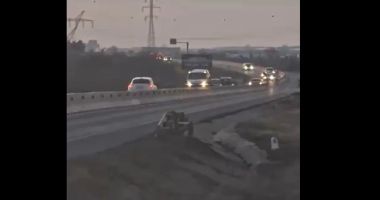 Stire din Eveniment : Tragedie evitată la limită. Un șofer a fost filmat în timp ce conducea pe contrasens