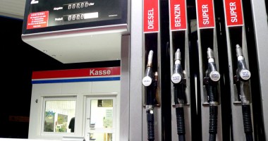 Stire din Economie : Controale la speculanții de carburanți