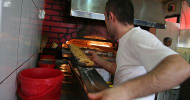 Stire din Social : Laboratoarele de cofetărie și patiserie,  la control! Ce nereguli s-au găsit