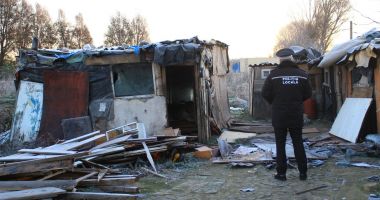 Stire din Social : Polițiștii locali, în control la locuințele improvizate din Constanța
