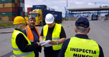 Stire din Social : Amenzi uriașe pentru angajatorii cu muncitori la negru. Firmele, luate "la puricat"