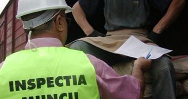Controale pe litoral. Zeci de angajatori, amendaţi de inspectorii de muncă