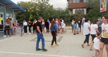 Stire din Social : Amenințarea COVID-19, ignorată? Poliția, prezentă în aglomerația de pe litoral!