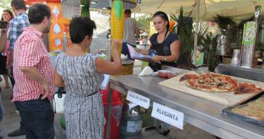 Stire din Social : Bazarul de pe promenada din Mamaia, luat la puricat de autoritățile locale