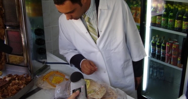 Stire din Social : Supermarketurile din Constanța, verificate de inspectorii sanitar-veterinari. NEREGULI DIN PLIN!