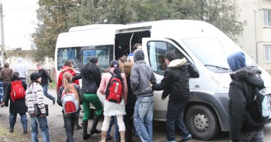 Polițiștii constănțeni au "cășunat" pe microbuzele școlare. Ce au descoperit e de speriat!