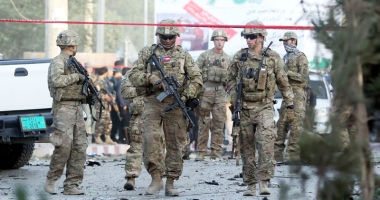 Stire din Actualitate : Convoi NATO, atacat  la Kabul. Sunt mai mulți morți. ISIS revendică