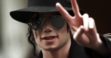 Stire din Monden : Michael Jackson, "prădător sexual în serie"