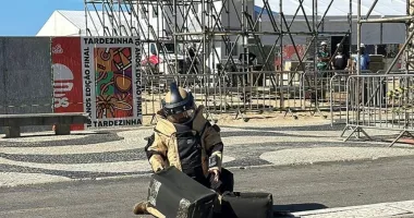 Stire din Actualitate : Alertă înainte de concertul Shakirei. Poliția a descoperit un dispozitiv suspect pe promenadă