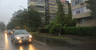 Galerie foto. Iată ce ravagii face furtuna în municipiul Constanța - 3