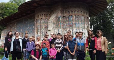 Tabere pentru mai mulți copii din Constanța, în Bucovina