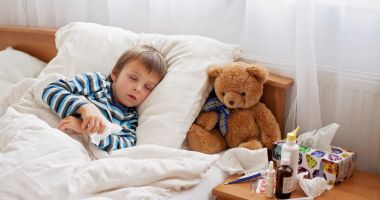 Stire din Sănătate : Procesul de creştere a dinţilor copiilor duce la febră şi stări de agitaţie