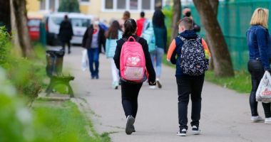 Stire din Cultură-Educație : Părinții votează în ce perioadă intră copiii în vacanță