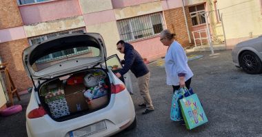 Stire din Social : Moş Crăciun i-a vizitat şi pe copiii de la Centrul de Plasament "Ovidiu"