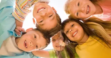 Stire din Actualitate : Curtea Supremă a Greciei dă undă verde adopțiilor pentru cuplurile de același sex