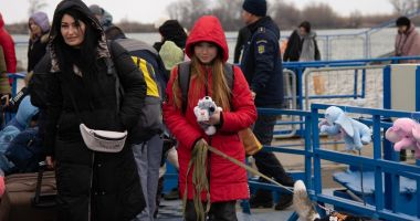 GALERIE FOTO. Copiii refugiaţi, întâmpinaţi cu jucării, la Isaccea. Cum putem contribui la campania Valurile Speranţei - 7
