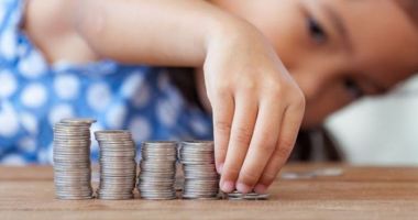 Stire din Social : Cresc alocațiile de la 1 ianuarie 2023. Câți bani vor primi în plus copiii lunar