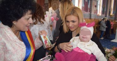 Stire din Social : Copii abandonați, botezați în week-end, la Cumpăna